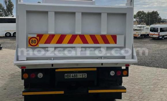 Nunua Ilio tumika Nissan UD Nyeupe Lori ndani ya Maputo nchini Maputo Nunua Ilio tumika Nissan UD Nyeupe Lori ndani ya Maputo nchini Maputo