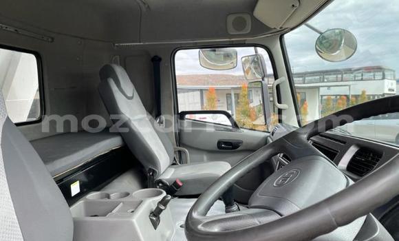 Nunua Ilio tumika Nissan UD Nyeupe Lori ndani ya Maputo nchini Maputo Nunua Ilio tumika Nissan UD Nyeupe Lori ndani ya Maputo nchini Maputo