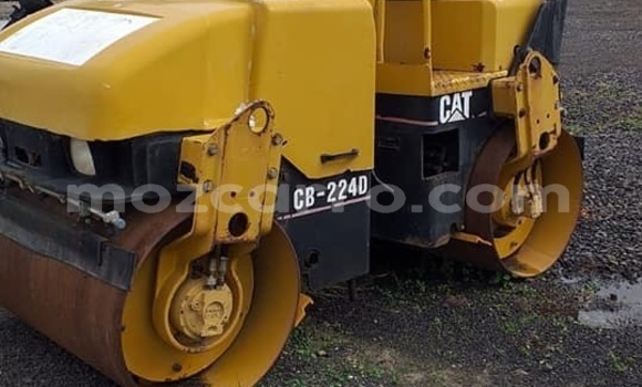 Comprar Usado Caterpillar 120 De outros Caminhão em Moçambique em Nampula Comprar Usado Caterpillar 120 De outros Caminhão em Moçambique em Nampula