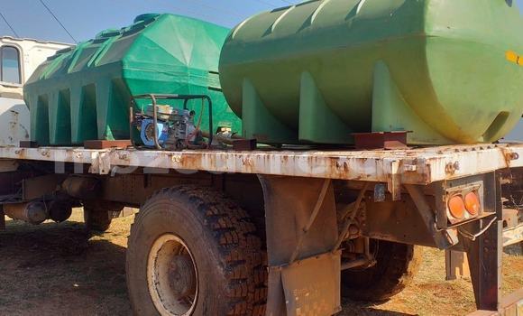 Tenga Tsaru Volvo F4 Chena Rori in Mocambique in Nampula Tenga Tsaru Volvo F4 Chena Rori in Mocambique in Nampula