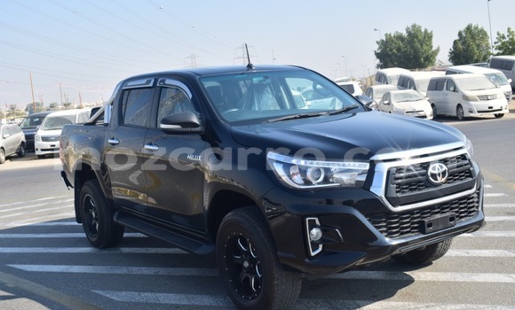 Nunua Imported Toyota Hilux Nyeusi Gari ndani ya Caia nchini Sofala