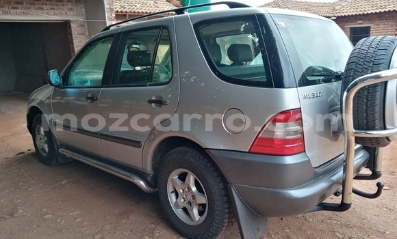 Comprar Usado Mercedes‒Benz 300–Series De outros Carro em Beira em Sofala