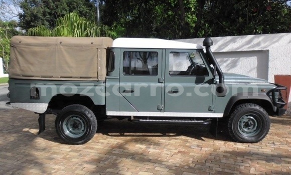 Comprar Usado Land Rover Defender Verde Carro em Maputo em Maputo Comprar Usado Land Rover Defender Verde Carro em Maputo em Maputo