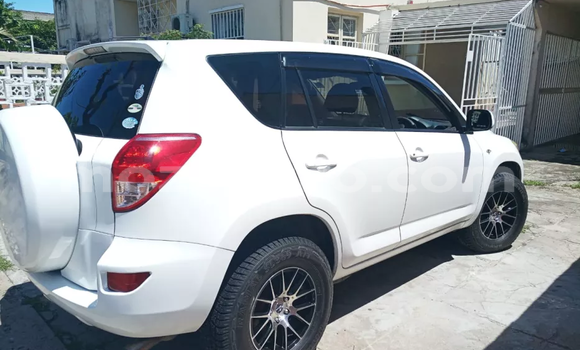 Comprar Usado Toyota RAV4 Branco Carro em Maputo em Maputo Comprar Usado Toyota RAV4 Branco Carro em Maputo em Maputo