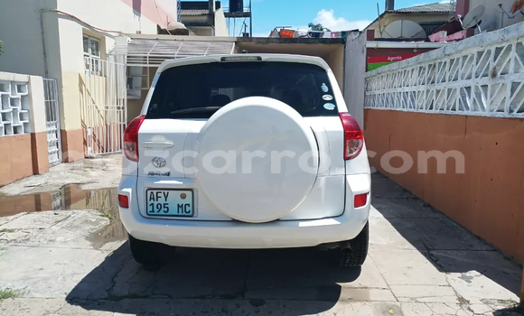 Comprar Usado Toyota RAV4 Branco Carro em Maputo em Maputo Comprar Usado Toyota RAV4 Branco Carro em Maputo em Maputo