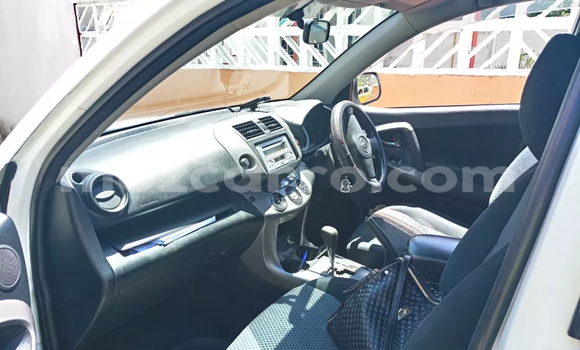 Comprar Usado Toyota RAV4 Branco Carro em Maputo em Maputo Comprar Usado Toyota RAV4 Branco Carro em Maputo em Maputo