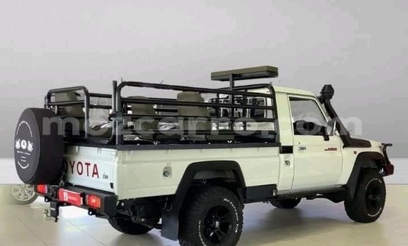Comprar Usado Toyota Land Cruiser Branco Carro em Maputo em Maputo Comprar Usado Toyota Land Cruiser Branco Carro em Maputo em Maputo
