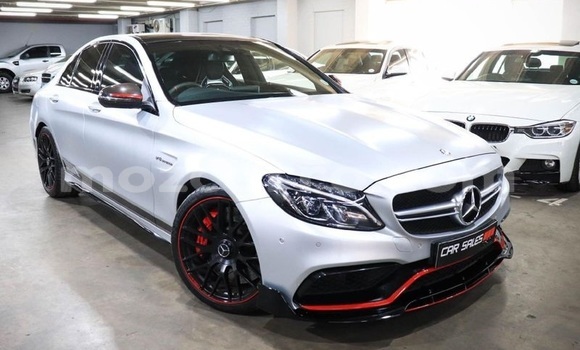 Comprar Usado Mercedes-Benz C-Classe Prata Carro em Maputo em Maputo