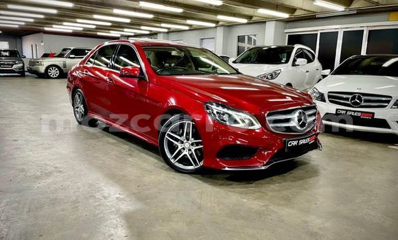 Comprar Usado Mercedes-Benz E-Classe Vermelho Carro em Maputo em Maputo