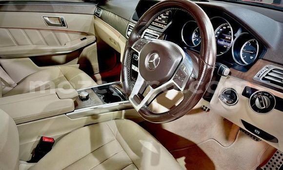 Buy Used Mercedes-Benz E-Classe Red Car in Maputo in Maputo Buy Used Mercedes-Benz E-Classe Red Car in Maputo in Maputo