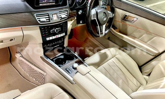 Buy Used Mercedes-Benz E-Classe Red Car in Maputo in Maputo Buy Used Mercedes-Benz E-Classe Red Car in Maputo in Maputo