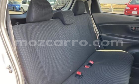 Comprar Usado Toyota Vitz Prata Carro em Maputo em Maputo Comprar Usado Toyota Vitz Prata Carro em Maputo em Maputo