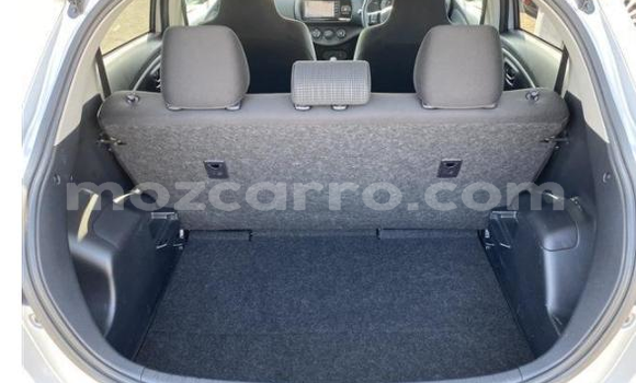 Comprar Usado Toyota Vitz Prata Carro em Maputo em Maputo Comprar Usado Toyota Vitz Prata Carro em Maputo em Maputo