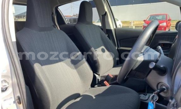 Comprar Usado Toyota Vitz Prata Carro em Maputo em Maputo Comprar Usado Toyota Vitz Prata Carro em Maputo em Maputo