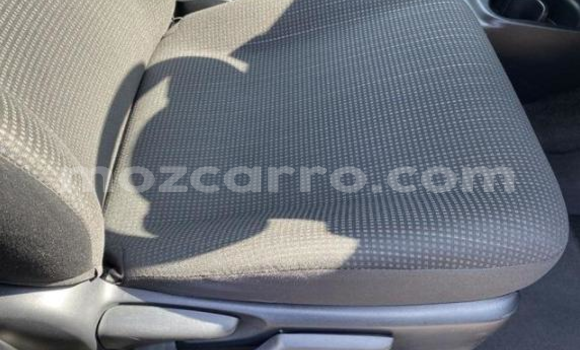 Comprar Usado Toyota Vitz Prata Carro em Maputo em Maputo Comprar Usado Toyota Vitz Prata Carro em Maputo em Maputo