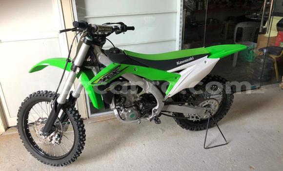 Comprar Usado Kawasaki KX Verde Moto em Pemba em Cabo Delgado