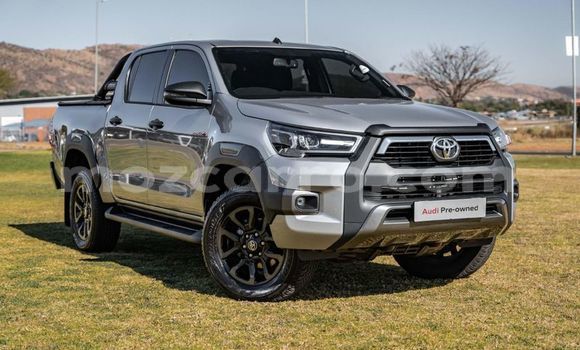 Comprar Usado Toyota Hilux Prata Carro em Maputo em Maputo