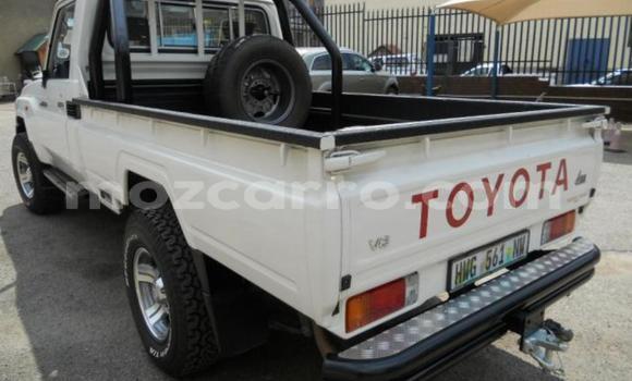 Comprar Usado Toyota Land Cruiser Branco Carro em Maputo em Maputo Comprar Usado Toyota Land Cruiser Branco Carro em Maputo em Maputo