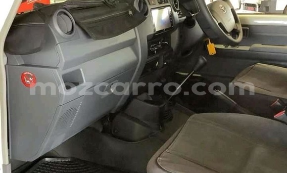 Comprar Usado Toyota Land Cruiser Branco Carro em Maputo em Maputo Comprar Usado Toyota Land Cruiser Branco Carro em Maputo em Maputo