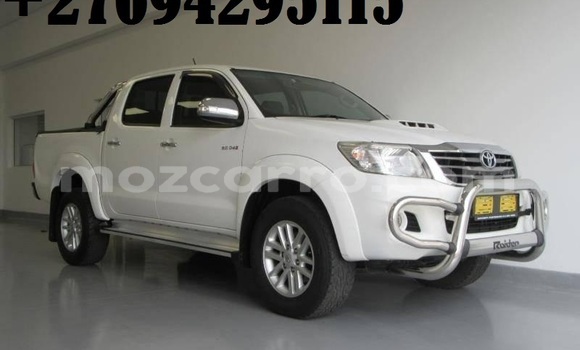 Tenga Tsaru Toyota Hilux Chena Mota in Maputo in Maputo