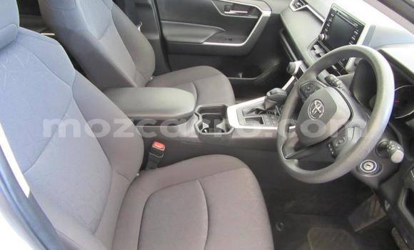 Comprar Usado Toyota RAV4 Branco Carro em Maputo em Maputo Comprar Usado Toyota RAV4 Branco Carro em Maputo em Maputo