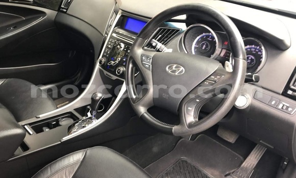 Nunua Ilio tumika Hyundai Sonata Nyeupe Gari ndani ya Maputo nchini Maputo Nunua Ilio tumika Hyundai Sonata Nyeupe Gari ndani ya Maputo nchini Maputo