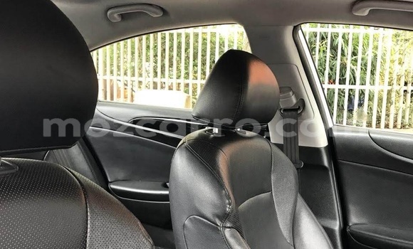 Nunua Ilio tumika Hyundai Sonata Nyeupe Gari ndani ya Maputo nchini Maputo Nunua Ilio tumika Hyundai Sonata Nyeupe Gari ndani ya Maputo nchini Maputo