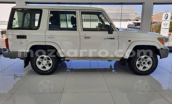 Comprar Usado Toyota Land Cruiser Branco Carro em Maputo em Maputo Comprar Usado Toyota Land Cruiser Branco Carro em Maputo em Maputo