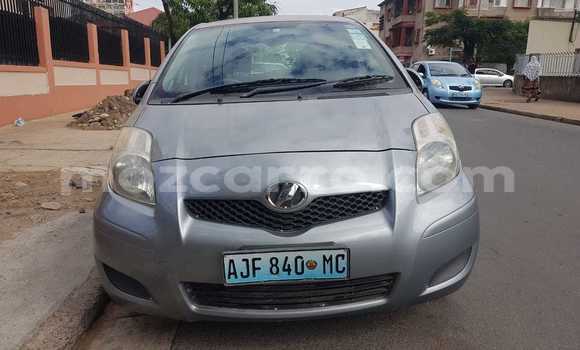 Comprar Usado Toyota Vitz Prata Carro em Maputo em Maputo