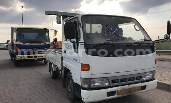 Comprar Usado Toyota Dyna Branco Carro em Maputo em Maputo