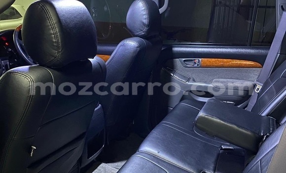 Nunua Ilio tumika Toyota Land Cruiser Nyeusi Gari ndani ya Maputo nchini Maputo Nunua Ilio tumika Toyota Land Cruiser Nyeusi Gari ndani ya Maputo nchini Maputo