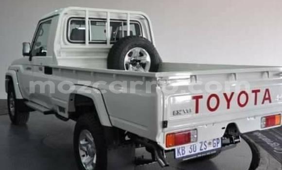 Comprar Usado Toyota Land Cruiser Branco Carro em Maputo em Maputo Comprar Usado Toyota Land Cruiser Branco Carro em Maputo em Maputo