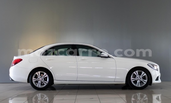 Tenga Tsaru Mercedes-Benz C180 coupe Chena Mota in Maputo in Maputo Tenga Tsaru Mercedes-Benz C180 coupe Chena Mota in Maputo in Maputo