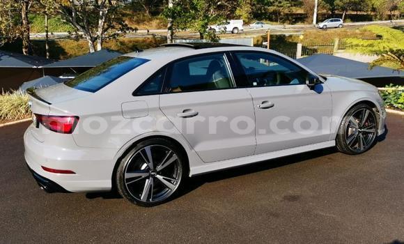 Comprar Usado Audi RS3 Azul Carro em Maputo em Maputo Comprar Usado Audi RS3 Azul Carro em Maputo em Maputo