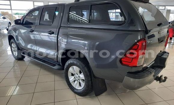 Nunua Ilio tumika Toyota Hilux Fedha Gari ndani ya Maputo nchini Maputo Nunua Ilio tumika Toyota Hilux Fedha Gari ndani ya Maputo nchini Maputo