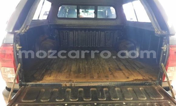 Nunua Ilio tumika Toyota Hilux Fedha Gari ndani ya Maputo nchini Maputo Nunua Ilio tumika Toyota Hilux Fedha Gari ndani ya Maputo nchini Maputo