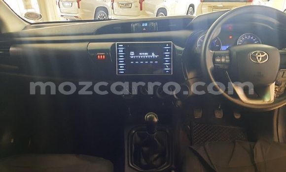Nunua Ilio tumika Toyota Hilux Fedha Gari ndani ya Maputo nchini Maputo Nunua Ilio tumika Toyota Hilux Fedha Gari ndani ya Maputo nchini Maputo