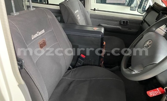 Buy Used Toyota Land Cruiser White Car in Maputo in Maputo Buy Used Toyota Land Cruiser White Car in Maputo in Maputo