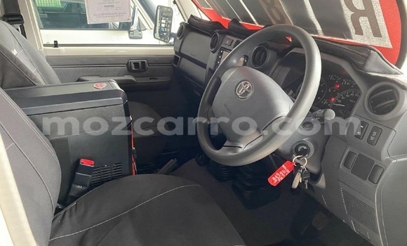 Buy Used Toyota Land Cruiser White Car in Maputo in Maputo Buy Used Toyota Land Cruiser White Car in Maputo in Maputo
