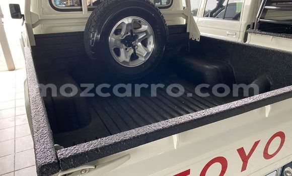 Buy Used Toyota Land Cruiser White Car in Maputo in Maputo Buy Used Toyota Land Cruiser White Car in Maputo in Maputo