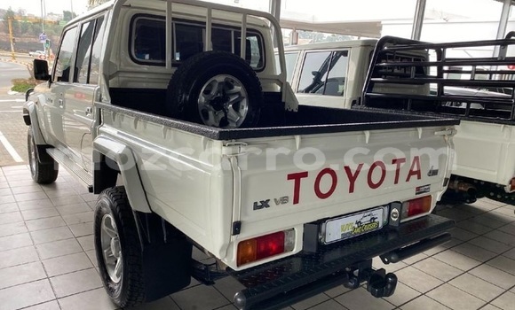 Buy Used Toyota Land Cruiser White Car in Maputo in Maputo Buy Used Toyota Land Cruiser White Car in Maputo in Maputo
