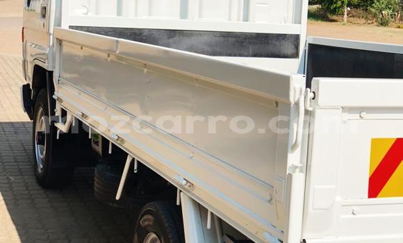 Nunua Ilio tumika Toyota Dyna Nyeupe Gari ndani ya Maputo nchini Maputo Nunua Ilio tumika Toyota Dyna Nyeupe Gari ndani ya Maputo nchini Maputo