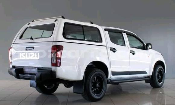 Comprar Usado Isuzu D-max Cab4 Branco Carro em Maputo em Maputo Comprar Usado Isuzu D-max Cab4 Branco Carro em Maputo em Maputo