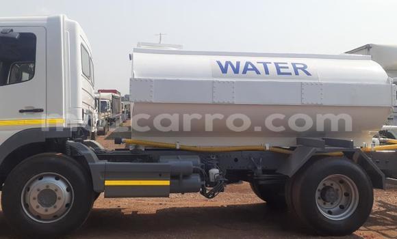 Comprar Usado Mercedes‒Benz Atego Branco Caminhão em Chimoio em Manica Comprar Usado Mercedes‒Benz Atego Branco Caminhão em Chimoio em Manica