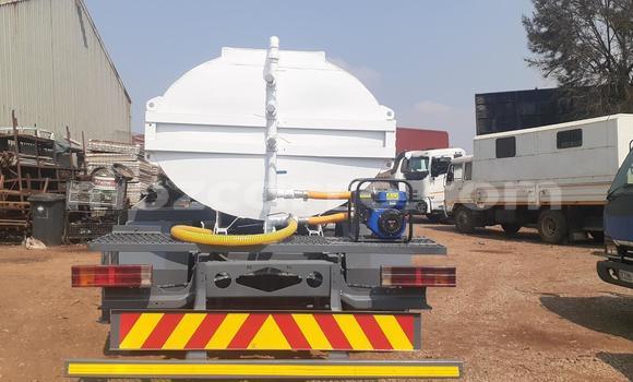 Comprar Usado Mercedes‒Benz Atego Branco Caminhão em Chimoio em Manica Comprar Usado Mercedes‒Benz Atego Branco Caminhão em Chimoio em Manica