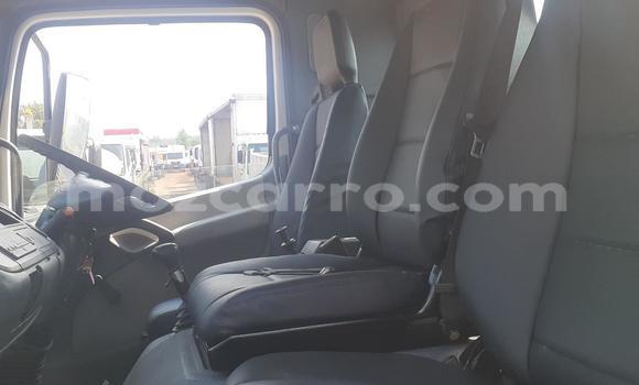 Comprar Usado Mercedes‒Benz Atego Branco Caminhão em Chimoio em Manica Comprar Usado Mercedes‒Benz Atego Branco Caminhão em Chimoio em Manica