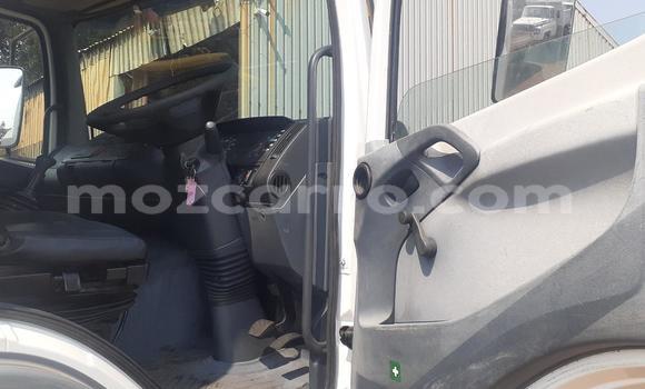 Comprar Usado Mercedes‒Benz Atego Branco Caminhão em Chimoio em Manica Comprar Usado Mercedes‒Benz Atego Branco Caminhão em Chimoio em Manica