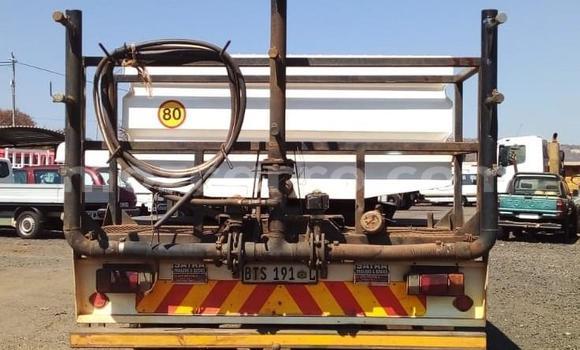 Comprar Usado Isuzu FTR 850 Branco Caminhão em Massinga em Inhambane Comprar Usado Isuzu FTR 850 Branco Caminhão em Massinga em Inhambane