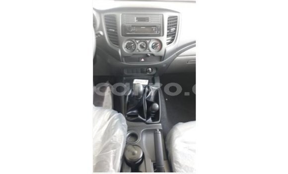 Comprar Importar Mitsubishi L200 Branco Carro em Import - Dubai em Cabo Delgado