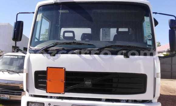 Comprar Usado Volvo 440 Branco Carro em Maputo em Maputo